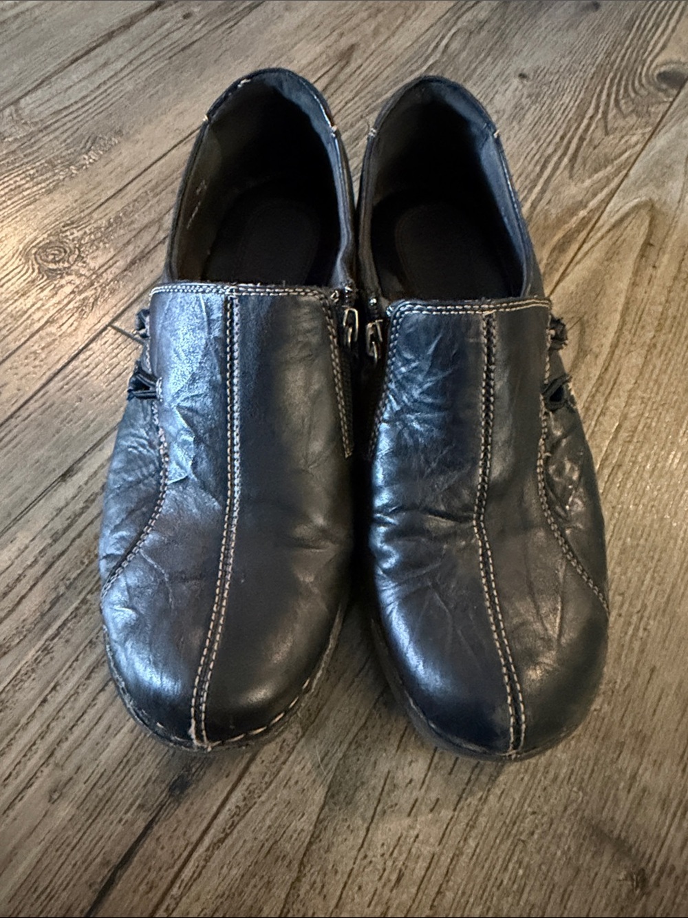 Clarks Black Leather Slip-On Clog Mules with Contrast Stitching